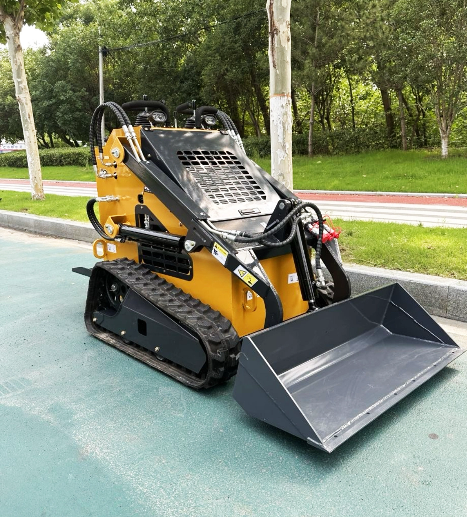 Mini chargeuse sur chenilles professionnelle Zentrax 800 pour travaux de chantier et manutention