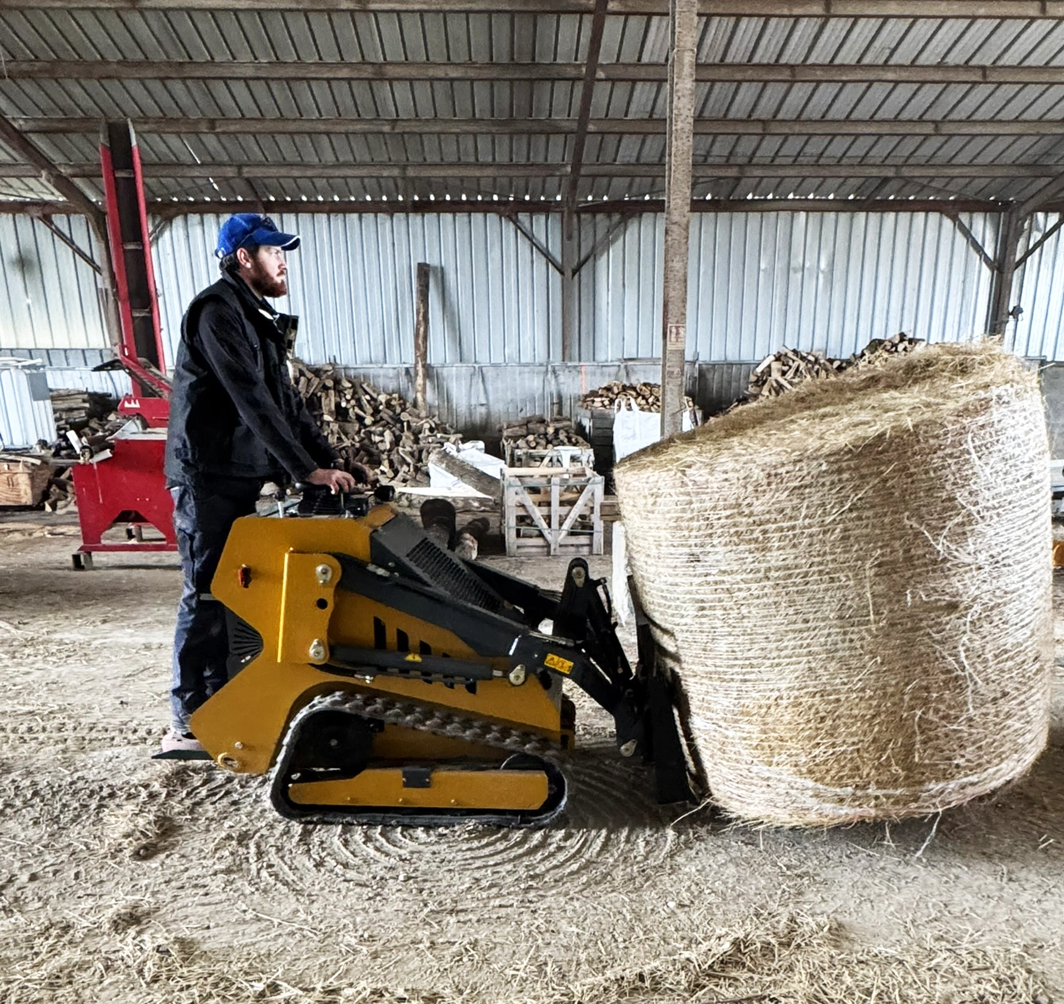 Travaux de ferme avec chargeur sur chenilles professionnelle Zentrax 800