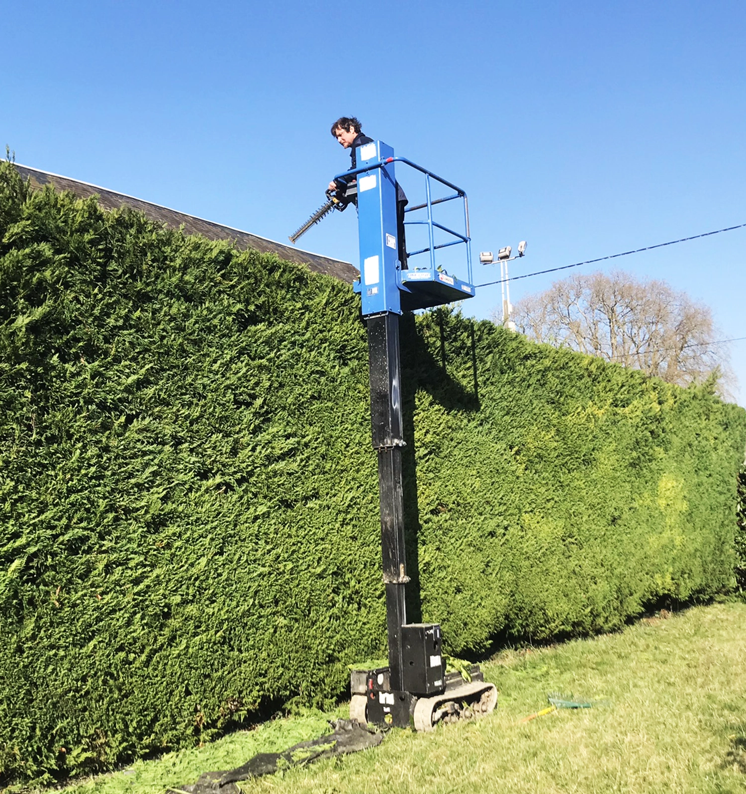 Nacelle sur chenilles professionnelle Zentrax AICHI rm04b pour taille de haies